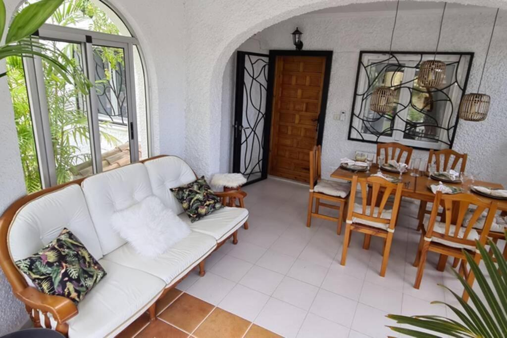 Tropical Paradise Villa In Torrevieja Zewnętrze zdjęcie