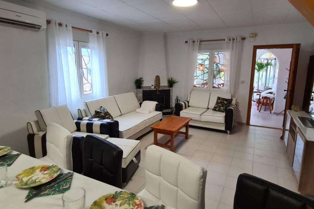 Tropical Paradise Villa In Torrevieja Zewnętrze zdjęcie