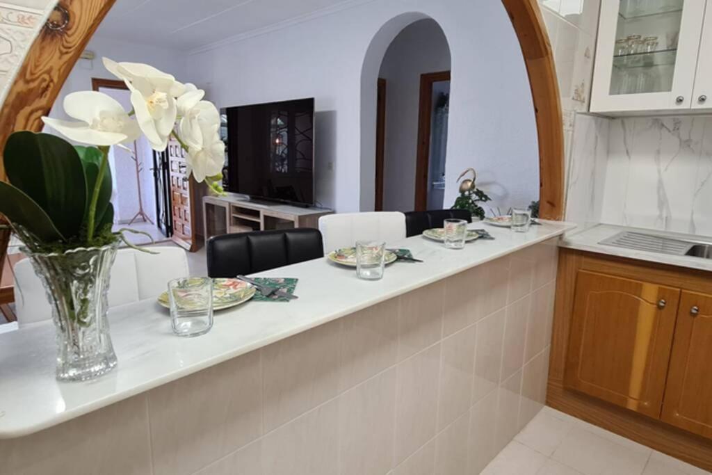 Tropical Paradise Villa In Torrevieja Zewnętrze zdjęcie